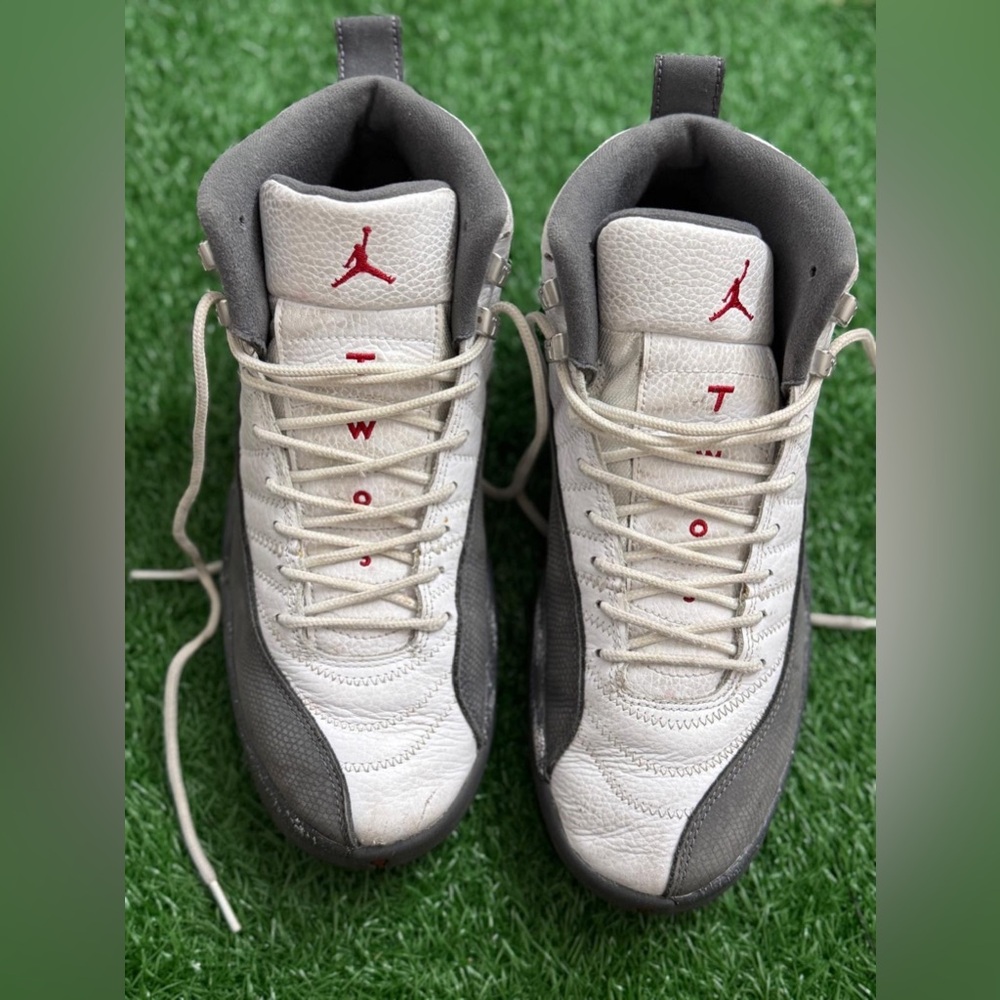 Jordan 12 Retro
White Dark Grey Size 9.5‎